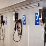 Waarom VvE’s dringend werk moeten maken van laadpalen