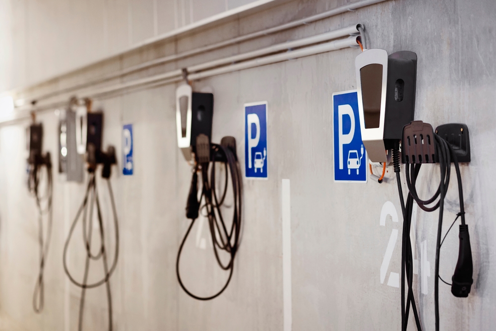 Waarom VvE’s dringend werk moeten maken van laadpalen