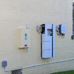 🔋 Thuisbatterijen in opmars: waarom steeds meer huiseigenaren ze combineren met een slimme thuislader voor hun elektrische auto